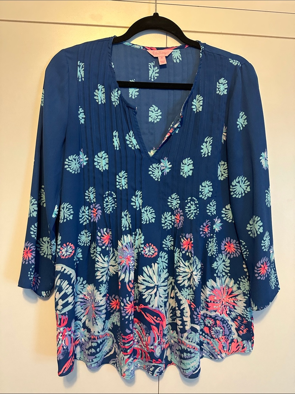 Lilly Pulitzer Navy Blue Floral Pintuck V-Neck Tunic